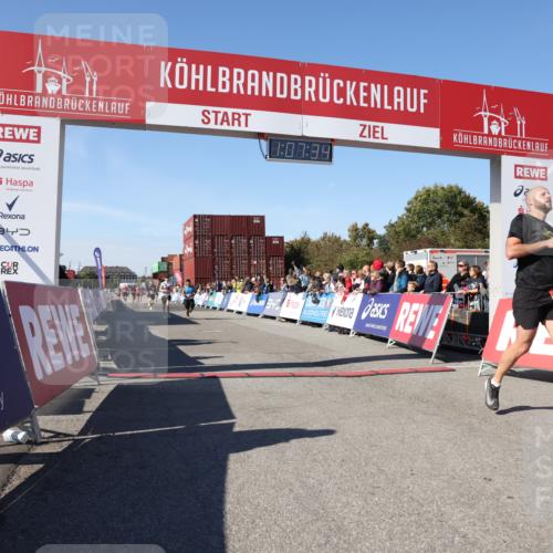 03.10.2025 - Köhlbrandbrückenlauf Lena Gebhardt http://msf.ph/oto/9055028 03.10.2025 13:07:35 Ziel 4113, 4165, 4254, 4263, 4287, 4288, 4375, 4636, 5870, 6744 meine-sportfotos.de