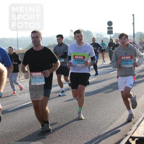 03.10.2025 - Köhlbrandbrückenlauf Lena Gebhardt http://msf.ph/oto/9055032 03.10.2025 09:16:46 Position 1 1226, 1396, 95, 247, 1146 meine-sportfotos.de