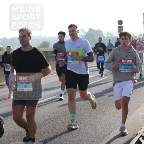 03.10.2025 - Köhlbrandbrückenlauf Lena Gebhardt http://msf.ph/oto/9055040 03.10.2025 09:16:47 Position 1 7, 1146, 1226, 1396 meine-sportfotos.de