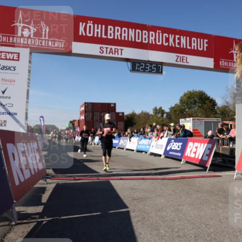 03.10.2025 - Köhlbrandbrückenlauf Lena Gebhardt http://msf.ph/oto/9055047 03.10.2025 13:23:57 Ziel 4465, 4647, 4918, 5081, 5106, 5361, 5387, 5419, 5431, 5709, 5742, 6442, 6443, 6557, 6728 meine-sportfotos.de