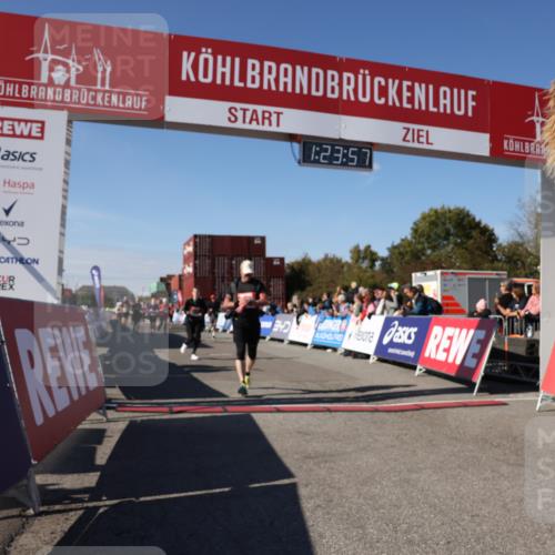03.10.2025 - Köhlbrandbrückenlauf Lena Gebhardt http://msf.ph/oto/9055055 03.10.2025 13:23:57 Ziel 4465, 4647, 4918, 5081, 5106, 5361, 5387, 5419, 5431, 5709, 5742, 6442, 6443, 6557, 6728 meine-sportfotos.de