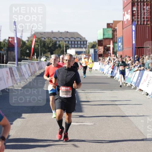 03.10.2025 - Köhlbrandbrückenlauf Jannik Wohlers http://msf.ph/oto/9055078 03.10.2025 13:10:12 Ziel 4196, 4343, 4364, 4573, 4683, 4730, 4787, 4822, 5029, 5977, 6083, 6111, 6428, 6432, 6587, 6764, 6813 meine-sportfotos.de