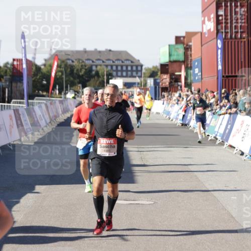 03.10.2025 - Köhlbrandbrückenlauf Jannik Wohlers http://msf.ph/oto/9055086 03.10.2025 13:10:12 Ziel 4196, 4343, 4364, 4573, 4683, 4730, 4787, 4822, 5029, 5977, 6083, 6111, 6428, 6432, 6587, 6764, 6813 meine-sportfotos.de
