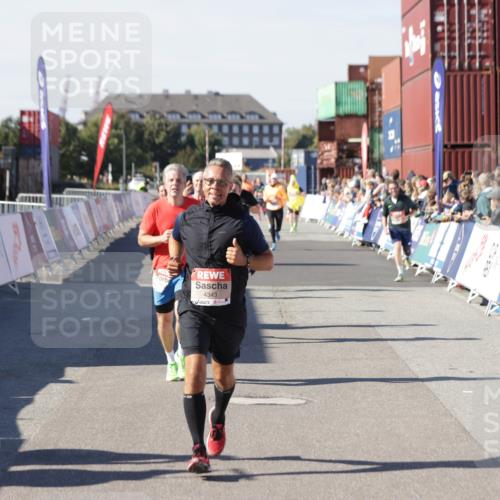 03.10.2025 - Köhlbrandbrückenlauf Jannik Wohlers http://msf.ph/oto/9055090 03.10.2025 13:10:12 Ziel 4196, 4343, 4364, 4573, 4683, 4730, 4787, 4822, 5029, 5977, 6083, 6111, 6428, 6432, 6587, 6764, 6813 meine-sportfotos.de