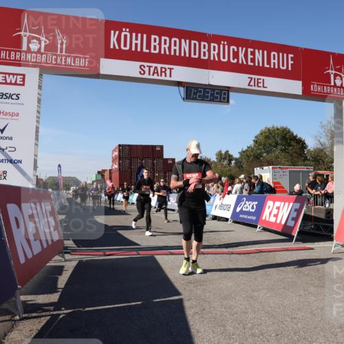 03.10.2025 - Köhlbrandbrückenlauf Lena Gebhardt http://msf.ph/oto/9055092 03.10.2025 13:23:59 Ziel 4465, 4647, 4918, 5081, 5106, 5361, 5387, 5389, 5419, 5431, 5709, 5742, 6442, 6443, 6557, 6728 meine-sportfotos.de