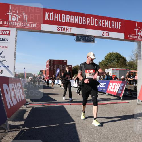 03.10.2025 - Köhlbrandbrückenlauf Lena Gebhardt http://msf.ph/oto/9055101 03.10.2025 13:23:59 Ziel 4465, 4647, 4918, 5081, 5106, 5361, 5387, 5389, 5419, 5431, 5709, 5742, 6442, 6443, 6557, 6728 meine-sportfotos.de