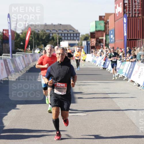 03.10.2025 - Köhlbrandbrückenlauf Jannik Wohlers http://msf.ph/oto/9055102 03.10.2025 13:10:12 Ziel 4196, 4343, 4364, 4573, 4683, 4730, 4787, 4822, 5029, 5977, 6083, 6111, 6428, 6432, 6587, 6764, 6813 meine-sportfotos.de