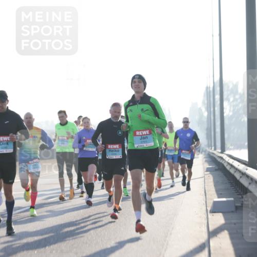 03.10.2025 - Köhlbrandbrückenlauf Jannik Wohlers http://msf.ph/oto/9055110 03.10.2025 09:12:44 Position 3 2701, 3269, 3288 meine-sportfotos.de