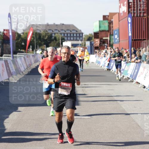 03.10.2025 - Köhlbrandbrückenlauf Jannik Wohlers http://msf.ph/oto/9055117 03.10.2025 13:10:12 Ziel 4196, 4343, 4364, 4573, 4683, 4730, 4787, 4822, 5029, 5977, 6083, 6111, 6428, 6432, 6587, 6764, 6813 meine-sportfotos.de
