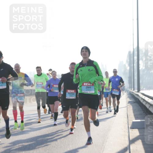 03.10.2025 - Köhlbrandbrückenlauf Jannik Wohlers http://msf.ph/oto/9055118 03.10.2025 09:12:44 Position 3 3269, 2701 meine-sportfotos.de