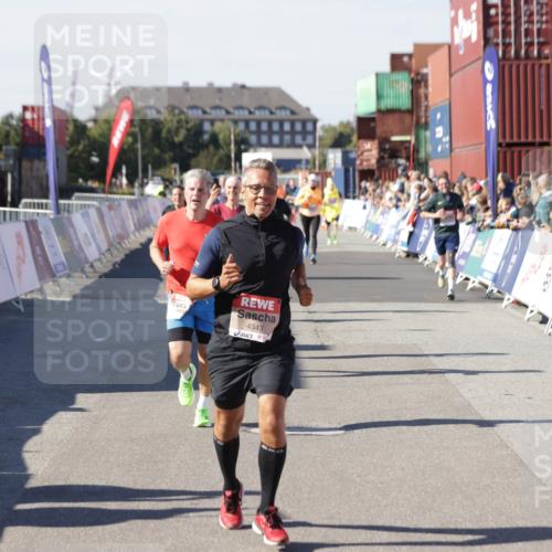 03.10.2025 - Köhlbrandbrückenlauf Jannik Wohlers http://msf.ph/oto/9055119 03.10.2025 13:10:12 Ziel 4196, 4343, 4364, 4573, 4683, 4730, 4787, 4822, 5029, 5977, 6083, 6111, 6428, 6432, 6587, 6764, 6813 meine-sportfotos.de