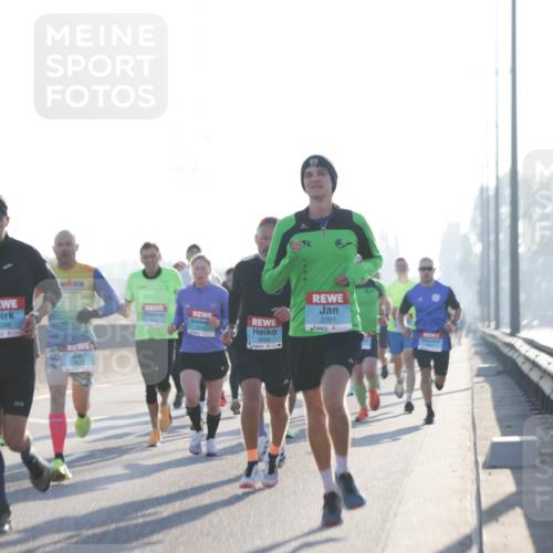 03.10.2025 - Köhlbrandbrückenlauf Jannik Wohlers http://msf.ph/oto/9055121 03.10.2025 09:12:44 Position 3 3288, 2701, 3269 meine-sportfotos.de