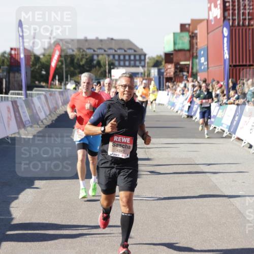 03.10.2025 - Köhlbrandbrückenlauf Jannik Wohlers http://msf.ph/oto/9055126 03.10.2025 13:10:13 Ziel 4147, 4196, 4343, 4364, 4573, 4683, 4730, 4822, 5029, 5977, 6111, 6428, 6432, 6587, 6764, 6813 meine-sportfotos.de