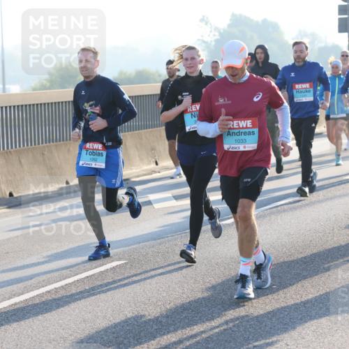 03.10.2025 - Köhlbrandbrückenlauf Lena Gebhardt http://msf.ph/oto/9055129 03.10.2025 09:16:48 Position 1 1262, 23, 35, 1033, 331, 3316 meine-sportfotos.de