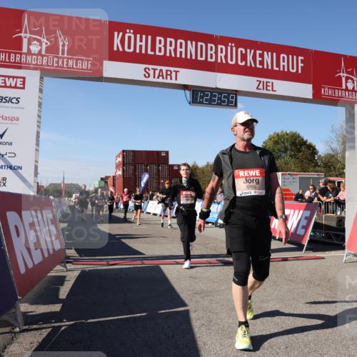 03.10.2025 - Köhlbrandbrückenlauf Lena Gebhardt http://msf.ph/oto/9055130 03.10.2025 13:24:00 Ziel 4647, 4918, 5081, 5106, 5361, 5387, 5389, 5419, 5431, 5709, 5742, 6442, 6443, 6557 meine-sportfotos.de