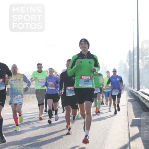 03.10.2025 - Köhlbrandbrückenlauf Jannik Wohlers http://msf.ph/oto/9055131 03.10.2025 09:12:44 Position 3 61, 3269, 2701 meine-sportfotos.de