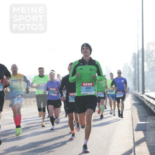 03.10.2025 - Köhlbrandbrückenlauf Jannik Wohlers http://msf.ph/oto/9055135 03.10.2025 09:12:44 Position 3 2701, 6218 meine-sportfotos.de