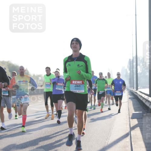 03.10.2025 - Köhlbrandbrückenlauf Jannik Wohlers http://msf.ph/oto/9055139 03.10.2025 09:12:45 Position 3 3288, 2701 meine-sportfotos.de