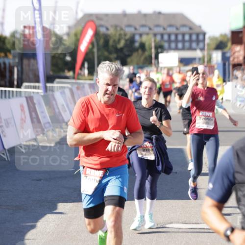03.10.2025 - Köhlbrandbrückenlauf Jannik Wohlers http://msf.ph/oto/9055140 03.10.2025 13:10:14 Ziel 4147, 4196, 4343, 4364, 4573, 4683, 4730, 4822, 5029, 5977, 6111, 6428, 6432, 6587, 6813 meine-sportfotos.de
