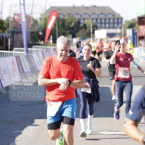 03.10.2025 - Köhlbrandbrückenlauf Jannik Wohlers http://msf.ph/oto/9055143 03.10.2025 13:10:14 Ziel 4147, 4196, 4343, 4364, 4573, 4683, 4730, 4822, 5029, 5977, 6111, 6428, 6432, 6587, 6813 meine-sportfotos.de
