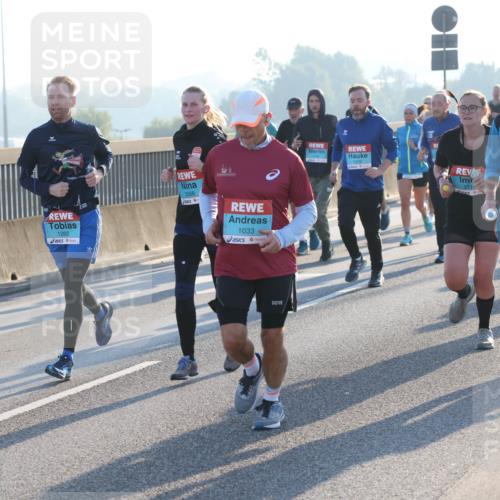 03.10.2025 - Köhlbrandbrückenlauf Lena Gebhardt http://msf.ph/oto/9055144 03.10.2025 09:16:49 Position 1 1262, 3568, 1033, 1249, 3318, 3317 meine-sportfotos.de