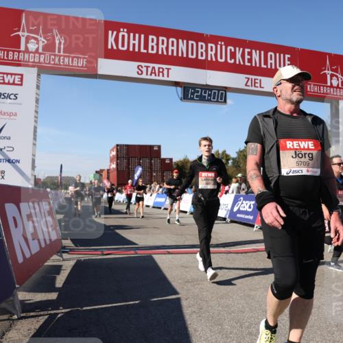 03.10.2025 - Köhlbrandbrückenlauf Lena Gebhardt http://msf.ph/oto/9055146 03.10.2025 13:24:00 Ziel 4647, 4918, 5081, 5106, 5361, 5387, 5389, 5419, 5431, 5709, 5742, 6442, 6443, 6557 meine-sportfotos.de
