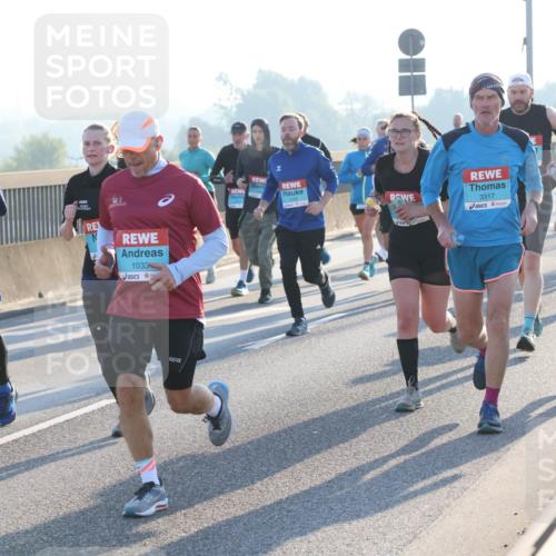 03.10.2025 - Köhlbrandbrückenlauf Lena Gebhardt http://msf.ph/oto/9055150 03.10.2025 09:16:49 Position 1 1262, 231, 1033, 3317, 3174 meine-sportfotos.de