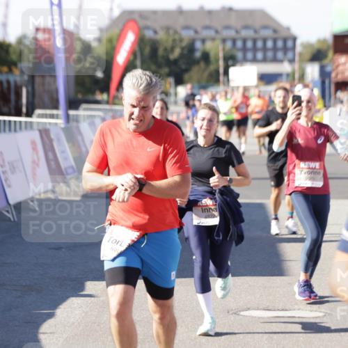 03.10.2025 - Köhlbrandbrückenlauf Jannik Wohlers http://msf.ph/oto/9055152 03.10.2025 13:10:14 Ziel 4147, 4196, 4343, 4364, 4573, 4683, 4730, 4822, 5029, 5977, 6111, 6428, 6432, 6587, 6813 meine-sportfotos.de