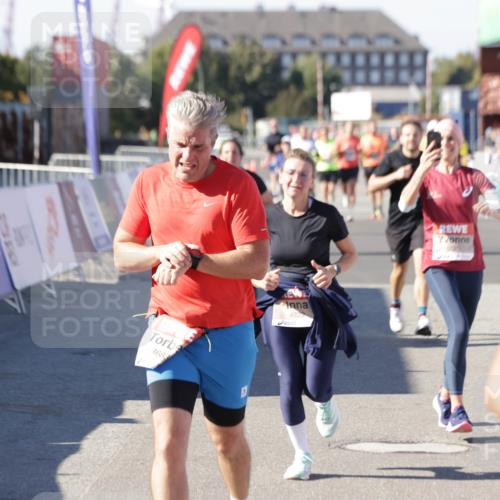 03.10.2025 - Köhlbrandbrückenlauf Jannik Wohlers http://msf.ph/oto/9055155 03.10.2025 13:10:14 Ziel 4147, 4196, 4343, 4364, 4573, 4683, 4730, 4822, 5029, 5977, 6111, 6428, 6432, 6587, 6813 meine-sportfotos.de