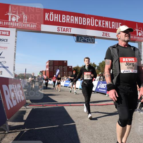 03.10.2025 - Köhlbrandbrückenlauf Lena Gebhardt http://msf.ph/oto/9055159 03.10.2025 13:24:01 Ziel 4647, 5106, 5361, 5387, 5389, 5419, 5431, 5709, 5742, 6442, 6443, 6557 meine-sportfotos.de