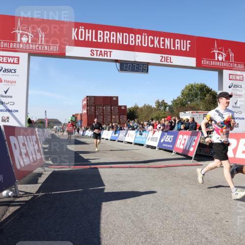 03.10.2025 - Köhlbrandbrückenlauf Lena Gebhardt http://msf.ph/oto/9055163 03.10.2025 13:07:40 Ziel 4159, 4165, 4254, 4263, 4375, 4636, 6384, 6744, 6800 meine-sportfotos.de
