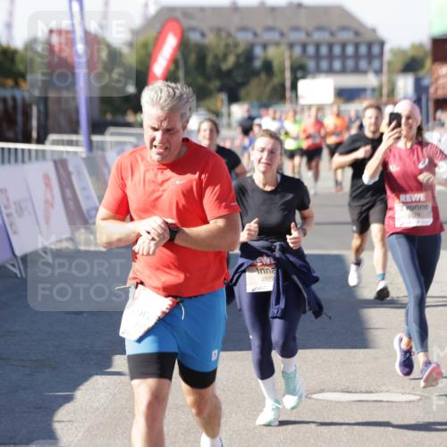 03.10.2025 - Köhlbrandbrückenlauf Jannik Wohlers http://msf.ph/oto/9055164 03.10.2025 13:10:14 Ziel 4147, 4196, 4343, 4364, 4573, 4683, 4730, 4822, 5029, 5977, 6111, 6428, 6432, 6587, 6813 meine-sportfotos.de