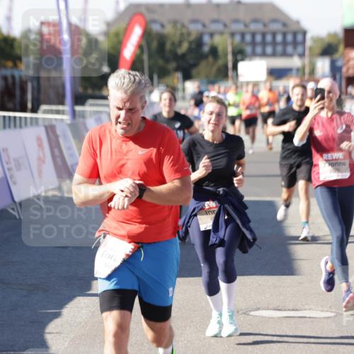 03.10.2025 - Köhlbrandbrückenlauf Jannik Wohlers http://msf.ph/oto/9055167 03.10.2025 13:10:14 Ziel 4147, 4196, 4343, 4364, 4573, 4683, 4730, 4822, 5029, 5977, 6111, 6428, 6432, 6587, 6813 meine-sportfotos.de