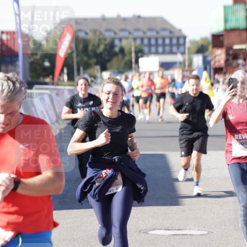 03.10.2025 - Köhlbrandbrückenlauf Jannik Wohlers http://msf.ph/oto/9055178 03.10.2025 13:10:15 Ziel 4147, 4196, 4343, 4364, 4573, 4683, 4730, 4822, 5029, 5977, 6111, 6428, 6432, 6587, 6813 meine-sportfotos.de