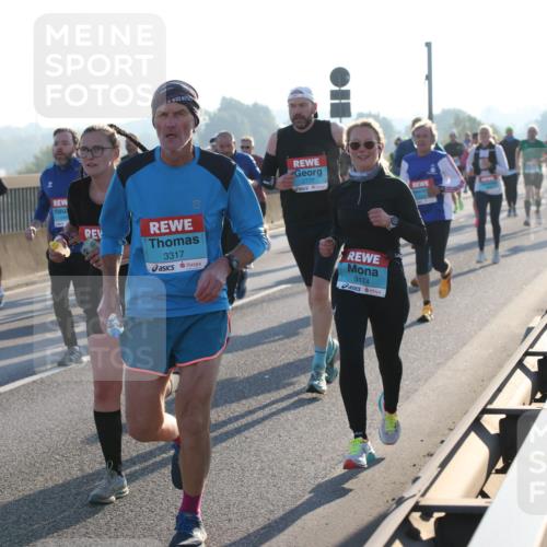 03.10.2025 - Köhlbrandbrückenlauf Lena Gebhardt http://msf.ph/oto/9055180 03.10.2025 09:16:50 Position 1 3317, 2777, 3174 meine-sportfotos.de