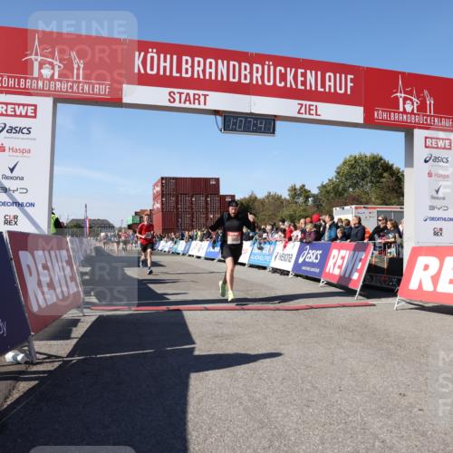 03.10.2025 - Köhlbrandbrückenlauf Lena Gebhardt http://msf.ph/oto/9055191 03.10.2025 13:07:41 Ziel 4159, 4165, 4254, 4263, 4375, 6384, 6744, 6800 meine-sportfotos.de