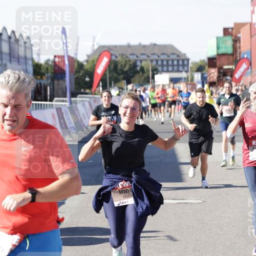 03.10.2025 - Köhlbrandbrückenlauf Jannik Wohlers http://msf.ph/oto/9055204 03.10.2025 13:10:16 Ziel 4147, 4196, 4343, 4364, 4573, 4683, 4730, 4822, 5029, 5977, 6111, 6587, 6813 meine-sportfotos.de