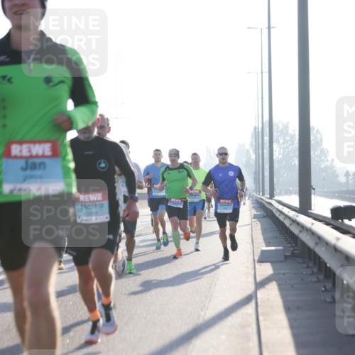 03.10.2025 - Köhlbrandbrückenlauf Jannik Wohlers http://msf.ph/oto/9055213 03.10.2025 09:12:46 Position 3 10, 2751 meine-sportfotos.de