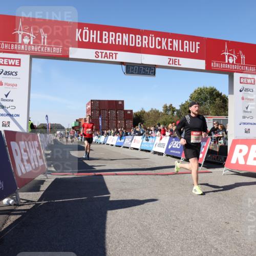 03.10.2025 - Köhlbrandbrückenlauf Lena Gebhardt http://msf.ph/oto/9055228 03.10.2025 13:07:42 Ziel 4159, 4165, 4254, 4263, 4375, 6384, 6744, 6800, 6821 meine-sportfotos.de