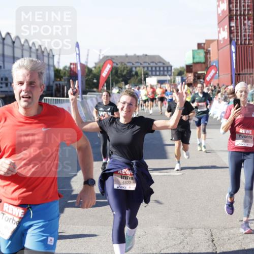 03.10.2025 - Köhlbrandbrückenlauf Jannik Wohlers http://msf.ph/oto/9055231 03.10.2025 13:10:16 Ziel 4147, 4196, 4343, 4364, 4573, 4683, 4730, 4822, 5029, 5977, 6111, 6587, 6813 meine-sportfotos.de