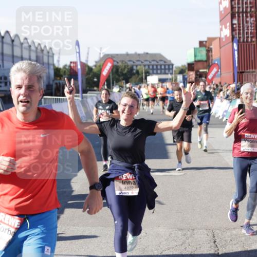 03.10.2025 - Köhlbrandbrückenlauf Jannik Wohlers http://msf.ph/oto/9055233 03.10.2025 13:10:16 Ziel 4147, 4196, 4343, 4364, 4573, 4683, 4730, 4822, 5029, 5977, 6111, 6587, 6813 meine-sportfotos.de