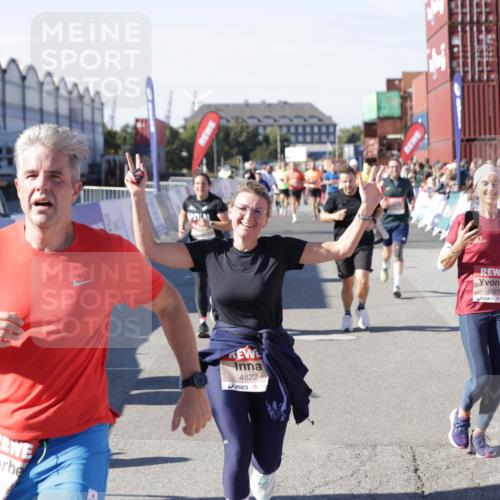 03.10.2025 - Köhlbrandbrückenlauf Jannik Wohlers http://msf.ph/oto/9055238 03.10.2025 13:10:16 Ziel 4147, 4196, 4343, 4364, 4573, 4683, 4730, 4822, 5029, 5977, 6111, 6587, 6813 meine-sportfotos.de