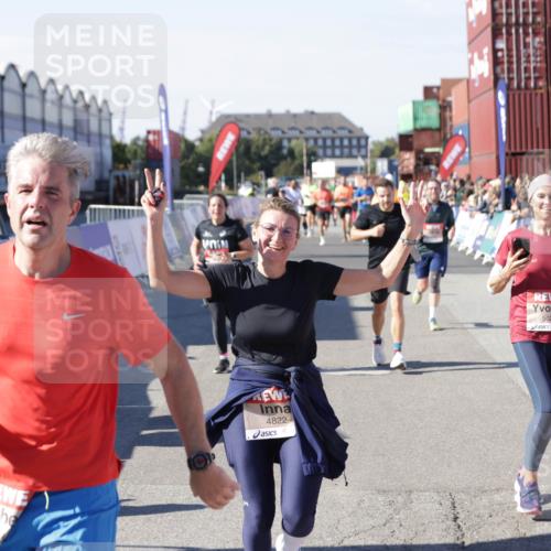 03.10.2025 - Köhlbrandbrückenlauf Jannik Wohlers http://msf.ph/oto/9055241 03.10.2025 13:10:16 Ziel 4147, 4196, 4343, 4364, 4573, 4683, 4730, 4822, 5029, 5977, 6111, 6587, 6813 meine-sportfotos.de