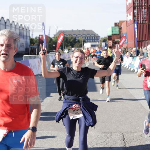 03.10.2025 - Köhlbrandbrückenlauf Jannik Wohlers http://msf.ph/oto/9055248 03.10.2025 13:10:16 Ziel 4147, 4196, 4343, 4364, 4573, 4683, 4730, 4822, 5029, 5977, 6111, 6587, 6813 meine-sportfotos.de