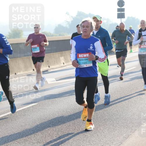 03.10.2025 - Köhlbrandbrückenlauf Lena Gebhardt http://msf.ph/oto/9055255 03.10.2025 09:16:52 Position 1 18, 3764, 1025, 1553 meine-sportfotos.de