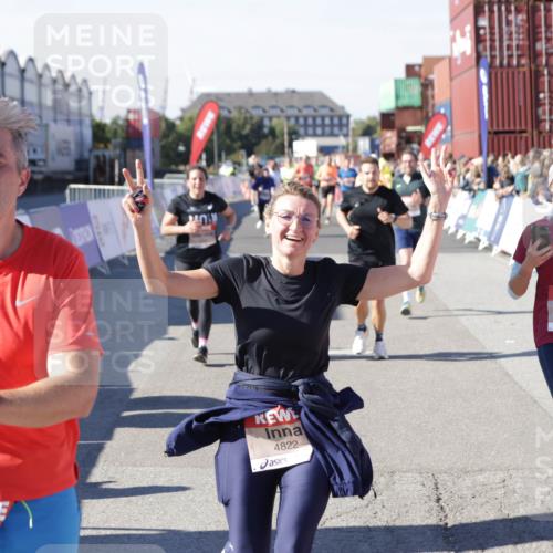 03.10.2025 - Köhlbrandbrückenlauf Jannik Wohlers http://msf.ph/oto/9055256 03.10.2025 13:10:16 Ziel 4147, 4196, 4343, 4364, 4573, 4683, 4730, 4822, 5029, 5977, 6111, 6587, 6813 meine-sportfotos.de