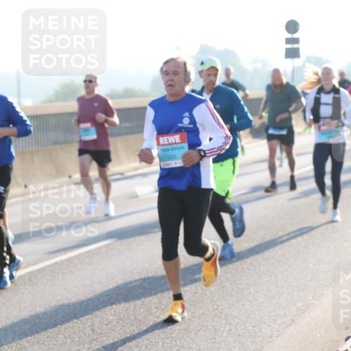 03.10.2025 - Köhlbrandbrückenlauf Lena Gebhardt http://msf.ph/oto/9055265 03.10.2025 09:16:52 Position 1  meine-sportfotos.de