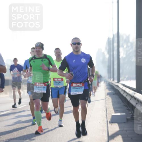 03.10.2025 - Köhlbrandbrückenlauf Jannik Wohlers http://msf.ph/oto/9055278 03.10.2025 09:12:48 Position 3 2933, 2703, 3712, 2937 meine-sportfotos.de