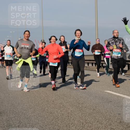 03.10.2025 - Köhlbrandbrückenlauf Fabian Wolf http://msf.ph/oto/9055280 03.10.2025 10:03:01 Position 3 3480, 2918, 2916, 2917, 1669 meine-sportfotos.de