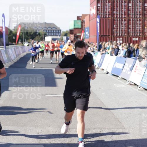 03.10.2025 - Köhlbrandbrückenlauf Jannik Wohlers http://msf.ph/oto/9055284 03.10.2025 13:10:18 Ziel 4147, 4343, 4364, 4479, 4573, 4683, 4730, 4822, 5029, 6587, 6813 meine-sportfotos.de